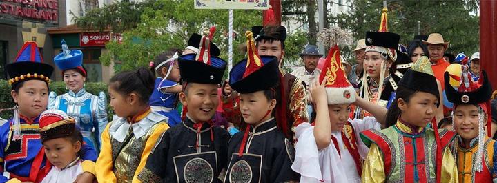 traditional mongolian wedding dress